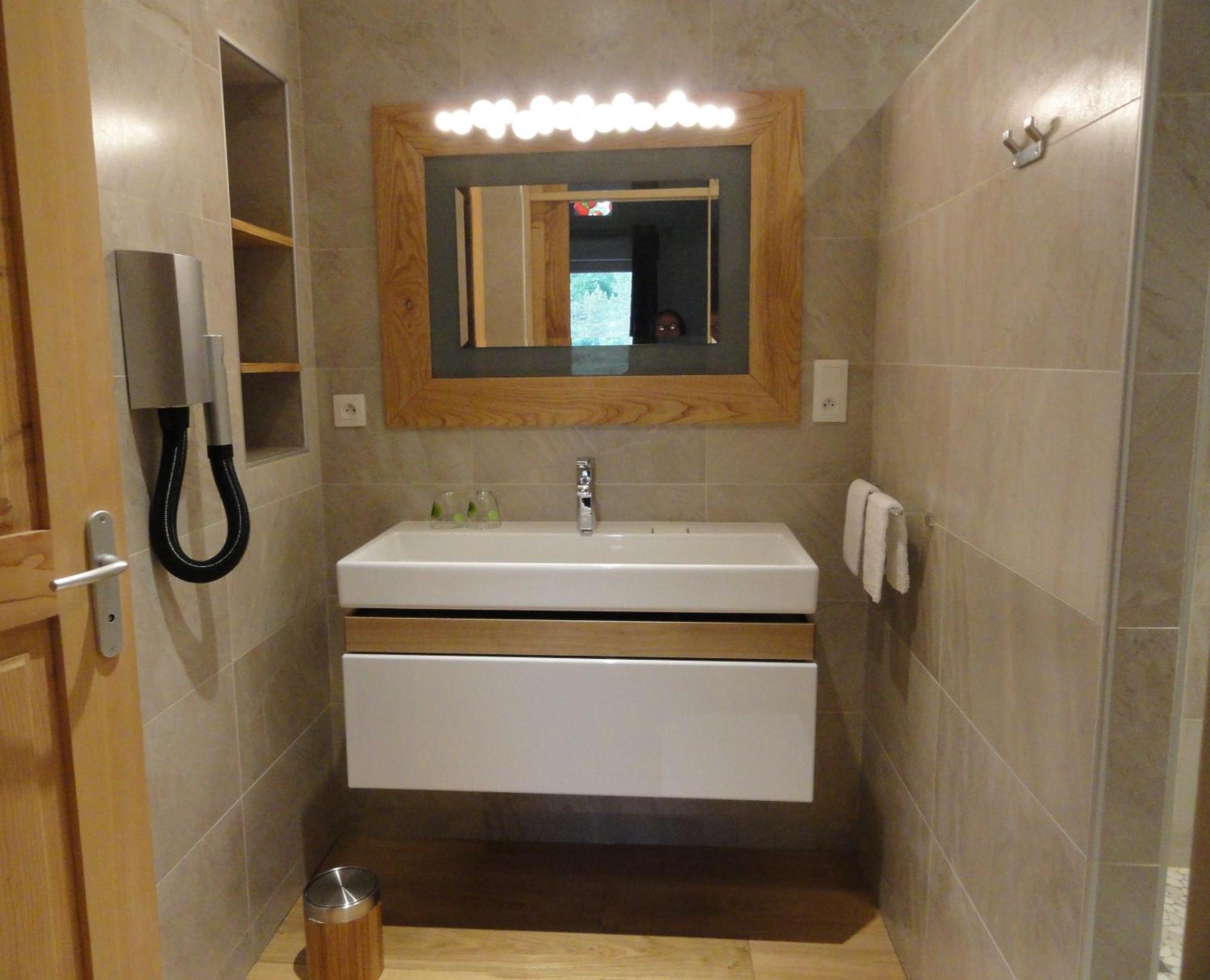 Chambre D'Hotes Au Creux Du Chambon Joyeuse Room photo